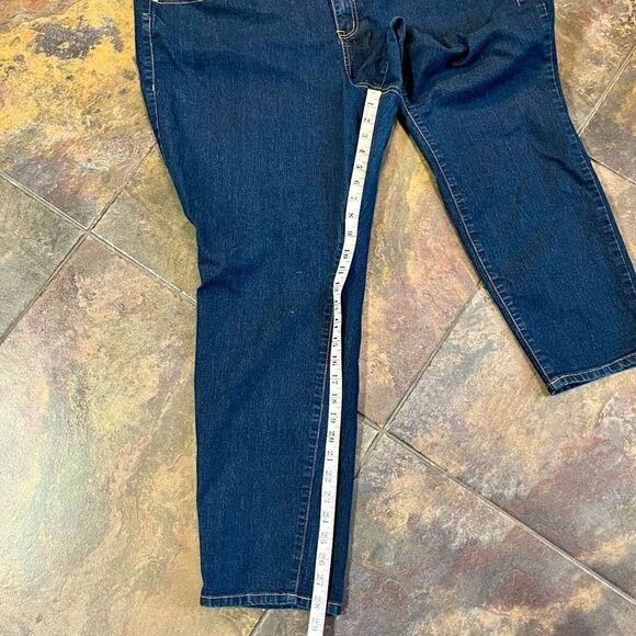 Torrid Denim 24 Short Jeans - Picture 7 of 8